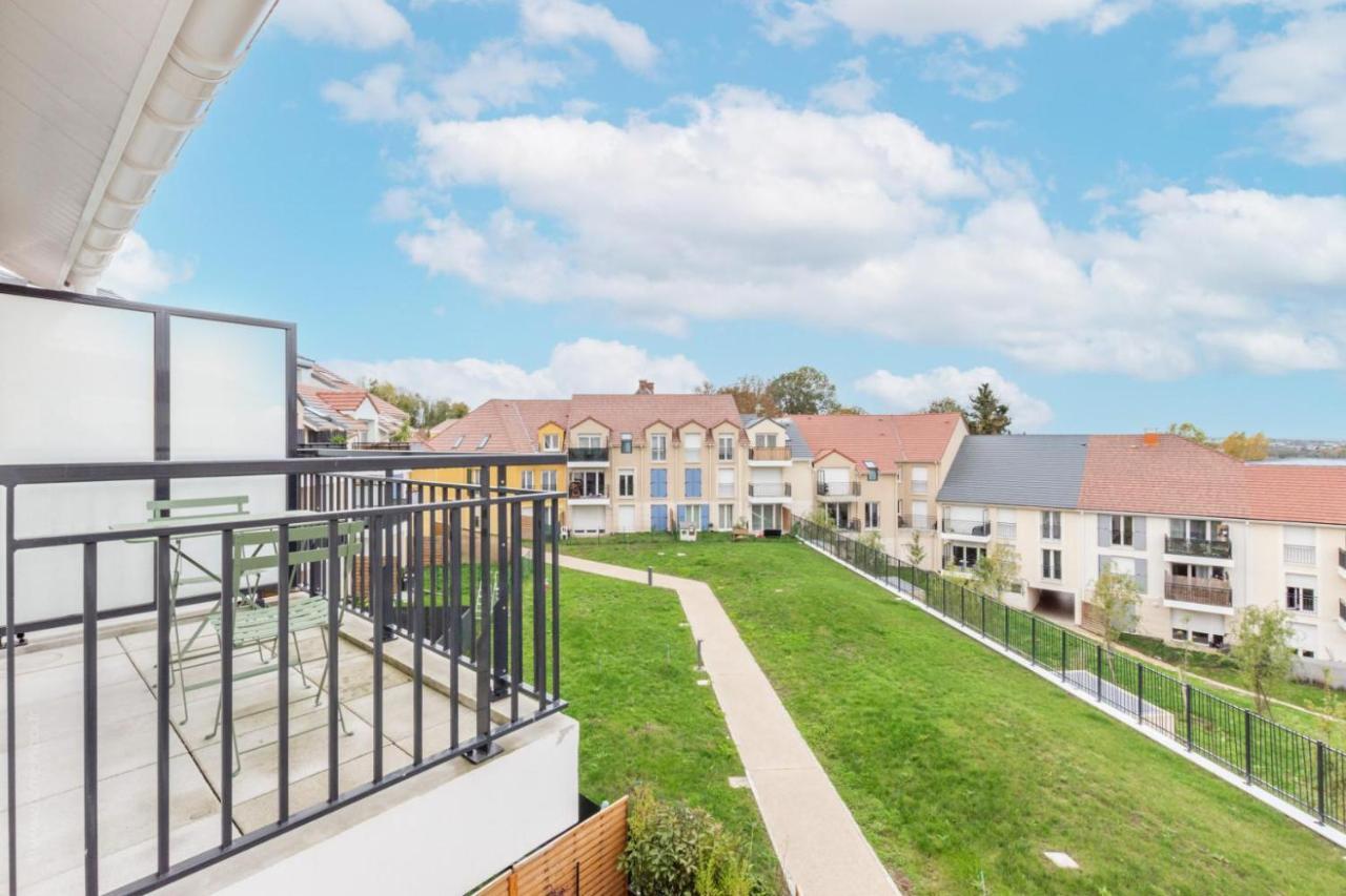Le Panorama By Plaza Chalifert Exterior photo